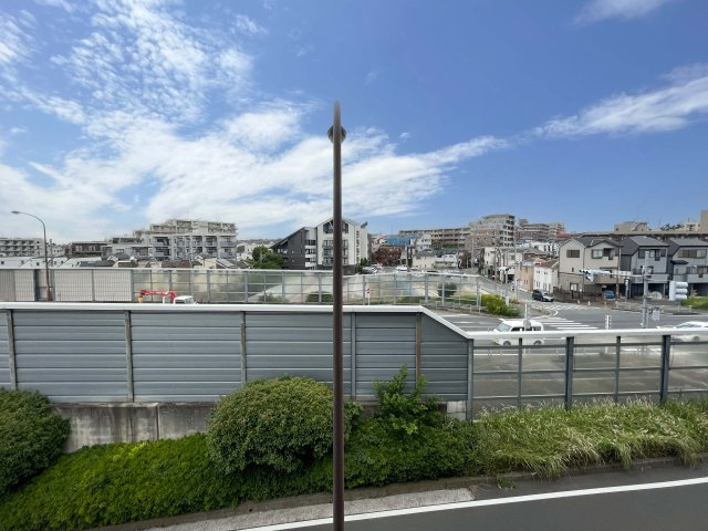 レーベンハイム下赤塚の展望|大きな空に包まれて、太陽の光をたっぷりと浴びながら過ごす毎日は、自然と家族の笑顔で溢れます。

ご内見希望・資料請求などお気軽にお問い合わせ下さい！
03-5990-5201