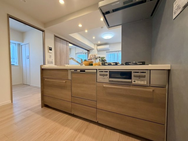 レーベンハイム下赤塚のキッチン|嬉しい対面式キッチンです。家事をしながらリビングにいるご家族とのおしゃべりも楽しめます！