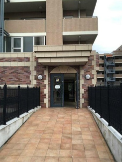 【エントランス】 | 落ち着いたエントランスです