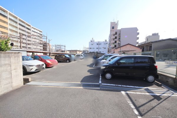 シティパレス西大寺北町P-1の駐車場