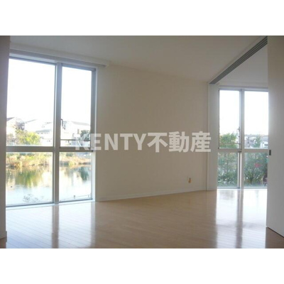 【居間・リビング】 | パークヒルコート | ゆったり過ごせるリビングです