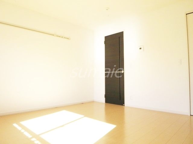 レグルスの寝室|窓側から見たお部屋です☆