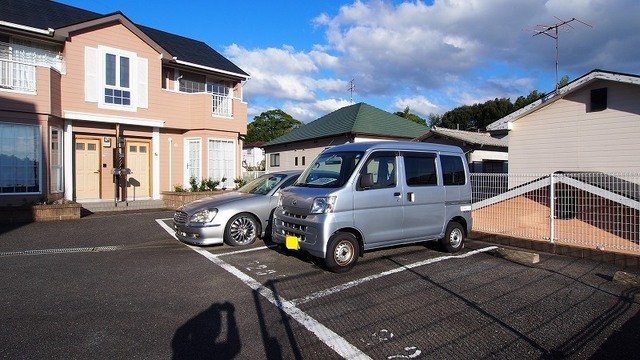 シャルマンハイツＢの駐車場
