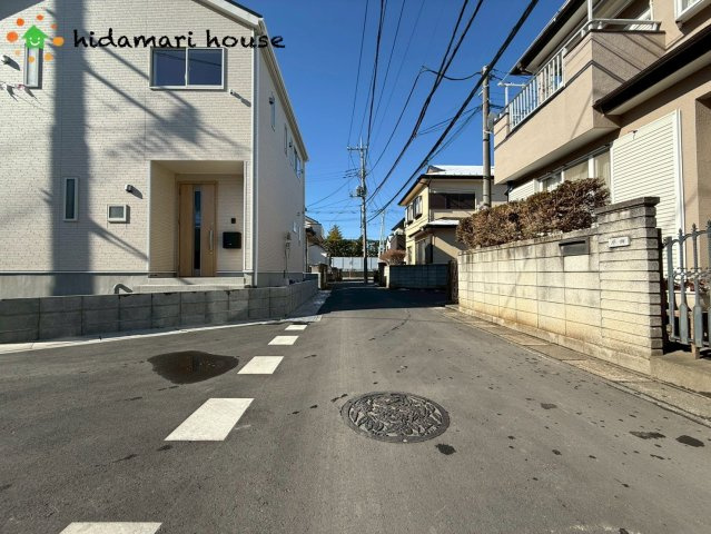 上尾市大谷本郷第7　新築戸建　クレイドルガーデン04の前面道路含む現地写真