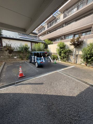 エムジーレジデンスの駐車場