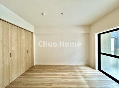 【洋室】 | ダイアパレス篠崎ブリリアントコート | 【洋室】快適に過ごす条件は、一人ひとり違います。だからこそ飾り過ぎないシンプルな内装と偏り過ぎないデザインで統一しております。居住していく中でオーナー様だけの【マイホーム】に創り上げて下さい