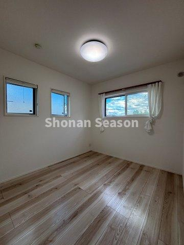 【洋室】 | スペース十分な居室は、２階に３部屋ございます♪