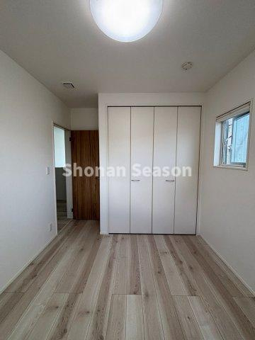 【収納】 | 全室収納に加えメイン居室には大容量「WIC」を完備◎
面倒な衣替えの手間を省きます♪