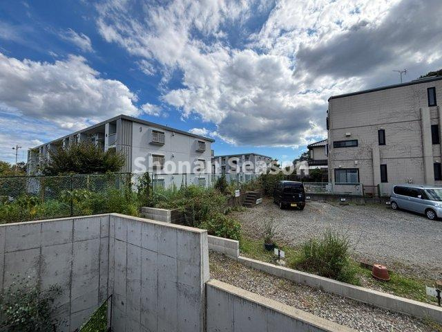 【周辺】 | お子さまのいらっしゃるご家庭も多く、新天地でもご近所付き合いしやすい全18区画の大型開発分譲地内◎