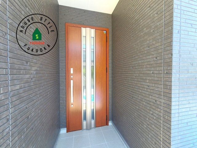 小郡市寺福童第1-2棟（1号棟）の外観：施工例|おでかけの時も帰った時も、「我が家」を最初に感じでもらえる素敵な空間に。