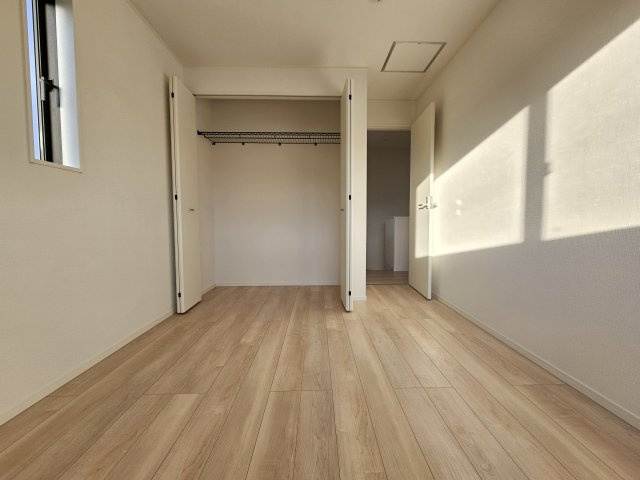 瑞浪市下沖町第４の洋室