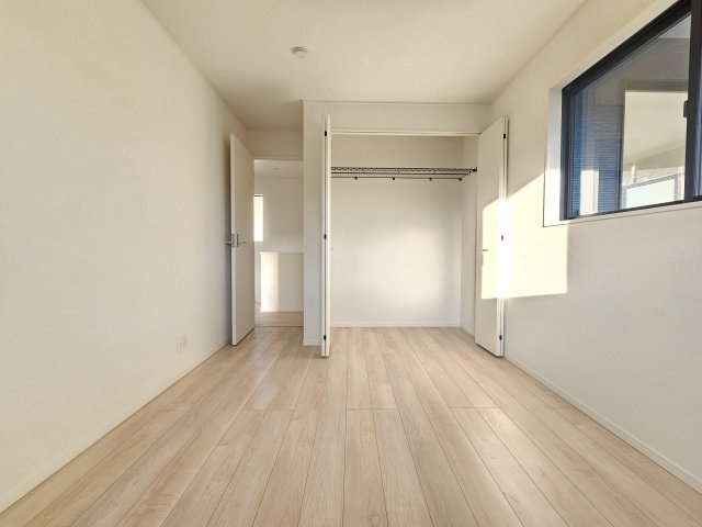 瑞浪市下沖町第４の洋室