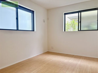 【洋室】 | 駐車2台　リビング19.9帖　限定2区画　2号棟　東菅野　