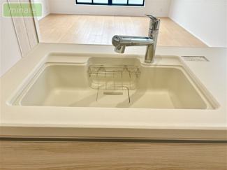 【キッチン】 | 駐車2台　リビング19.9帖　限定2区画　2号棟　東菅野　