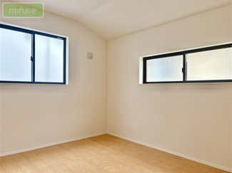 【洋室】 | 駐車2台　リビング19.9帖　限定2区画　2号棟　東菅野　