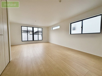 【居間・リビング】 | 駐車2台　リビング19.9帖　限定2区画　2号棟　東菅野　