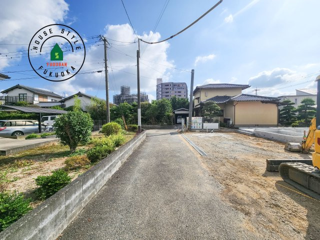 小郡市寺福童第1-2棟（2号棟）の前面道路含む現地写真|前面道路です。