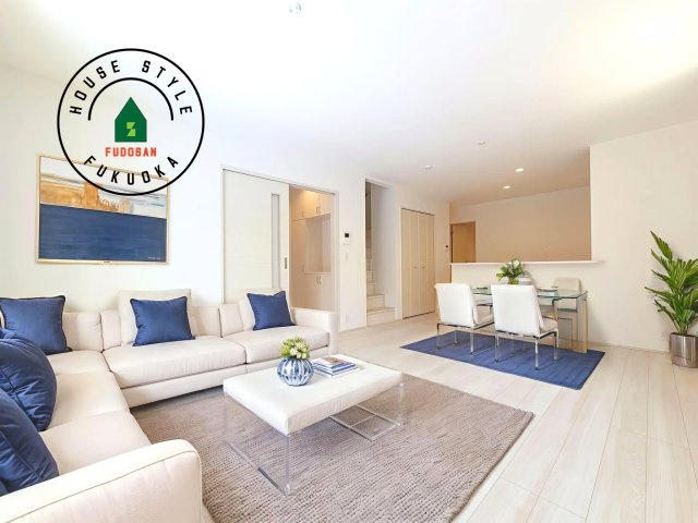 小郡市寺福童第1-2棟（2号棟）の内観：施工例|多くの時間を過すことになるリビングだからこそ、いつも穏やかな空間・解放感が味わえ毎日が充実します。