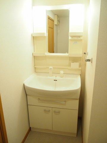 サニーハイツグリーン　　　刈谷市近郊の賃貸はクラスホーム刈谷店の独立洗面台|スペースが確保できる洗面所です