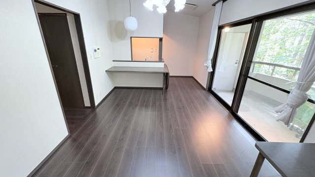 浅間ハイランドパーク プルミエールB1棟2階 2LDKの居間・リビング