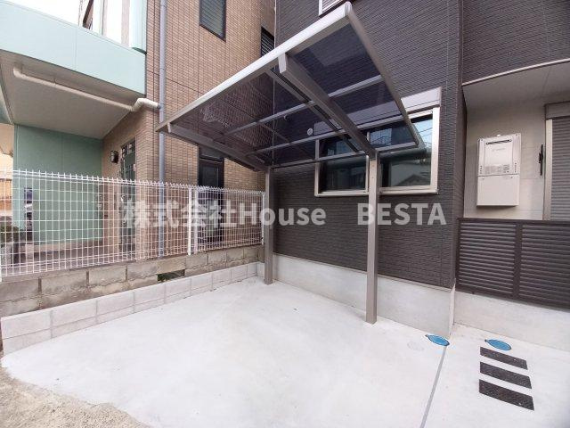 Maison Lumiereの駐車場