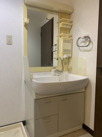 サンビューハイムの洗面所|明るい洗面所です