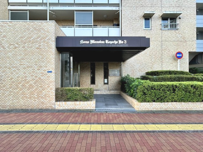 【エントランス】 | ライオンズマンション東陽町第3 | 【エントランス】マンションのエントランスは、その物件の印象を決める、顔とも言える場所です。毎日通る場所ですからきれいなのが一番です。