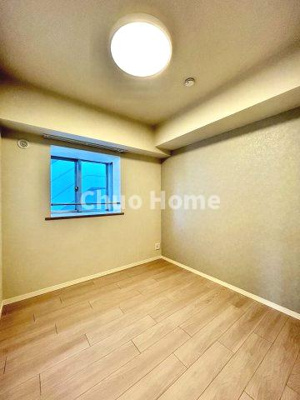 【子供部屋】 | ライオンズマンション東陽町第3 | 【子供部屋】お子様を持つ家庭の約6割が「家族や子どものため」に購入を希望。入学後の転校を避け、広い空間でのびのび育てたいなどの親心が、家探しのきっかけになっているようです。