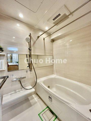 【浴室】 | ライオンズマンション東陽町第3 | 【バスルーム】暖房換気乾燥機付きシステムバスルーム。暖房・冷風・換気・乾燥など、毎日を快適に過ごせるうれしい機能が揃っています。雨の日の洗濯物も安心です。