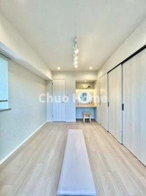 【洋室】 | ライオンズマンション東陽町第3 | 【洋室】快適に過ごす条件は、一人ひとり違います。だからこそ飾り過ぎないシンプルな内装と偏り過ぎないデザインで統一しております。居住していく中でオーナー様だけの【マイホーム】に創り上げて下さい