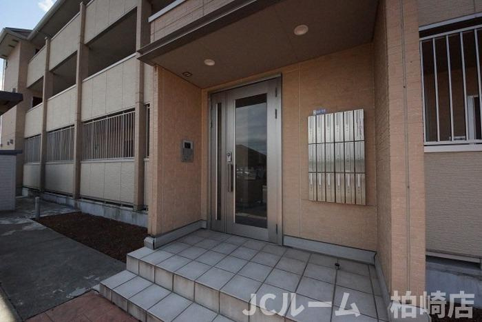 柏崎市田中のアパートのエントランス