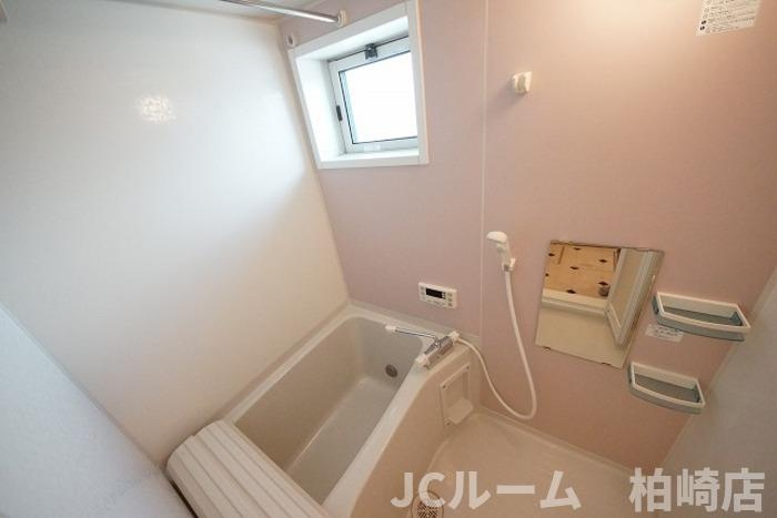柏崎市田中のアパートの浴室