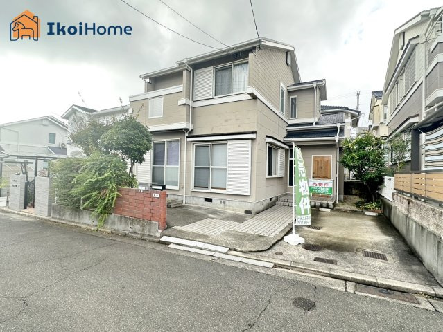 神戸市西区竹の台5丁目　中古戸建の玄関|弊社独自で毎月５組限定「人気オプション３点パック」カーポート・バルコニー・ウッドデッキを１万円で取付