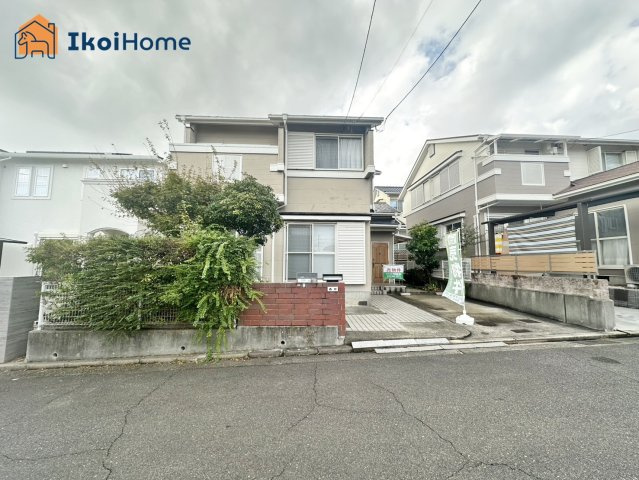 神戸市西区竹の台5丁目　中古戸建のエントランス|●年中無休：見学時間9:00～20:00・当日予約可●駐車場は2台になります。忙しい朝も出勤時は安心