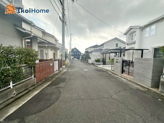 神戸市西区竹の台5丁目　中古戸建のその他|前面道路は6.5M幅で広々しています。駐車がし易く、車の対面のすれ違いも楽にできます。
