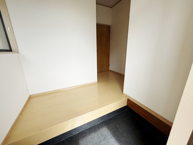 西本貸家の玄関