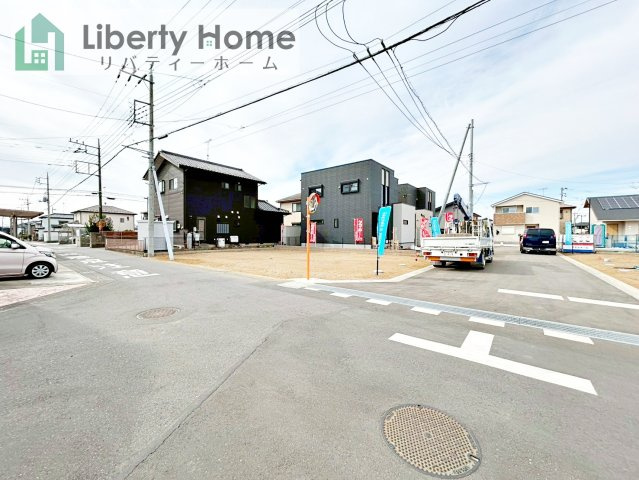阿見町うずら野Ⅱ　新築戸建　2号棟の前面道路含む現地写真