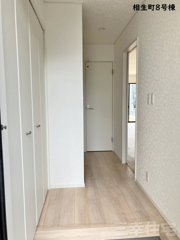 碧南市相生町の玄関|明るい雰囲気の玄関です