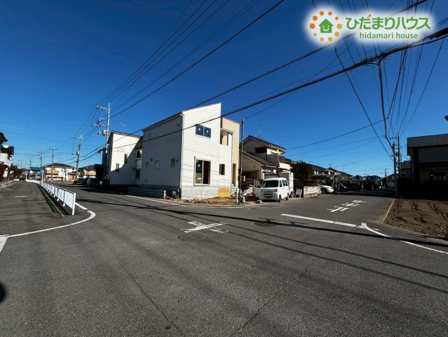 深谷市東方町　新築一戸建て　リーブルガーデン　01の前面道路含む現地写真