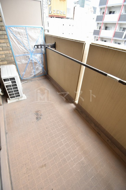 ジュネーゼグラン心斎橋東のバルコニー