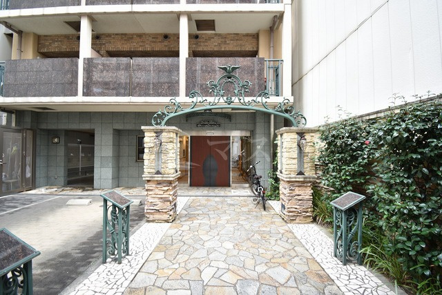 ジュネーゼグラン心斎橋東のエントランス