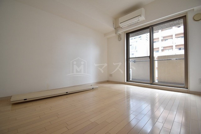 ジュネーゼグラン心斎橋東の居間・リビング