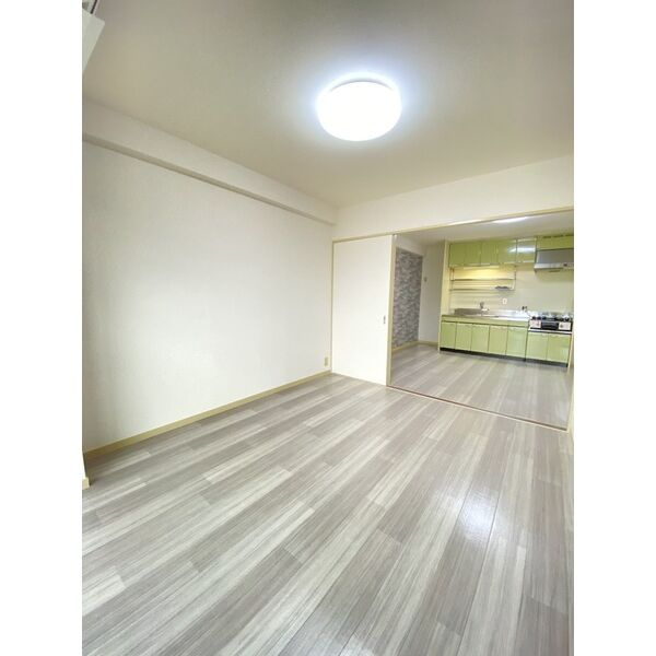 大阪市鶴見区諸口６丁目の賃貸マンションの内装