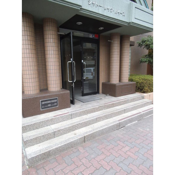 大阪市鶴見区諸口６丁目の賃貸マンションのエントランス