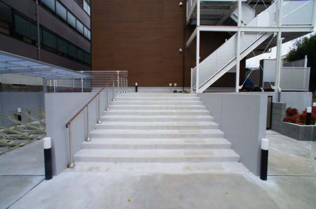 リブリ・シャン.ハイツ 与野本町のエントランス|毎日通るエントランスはこのようになっています