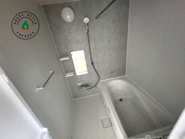 福岡市東区奈多1丁目第2-6棟（1号棟）の内観：施工例|1日の疲れを癒してくれる広々バスルーム。雨の日のお洗濯にも大活躍な浴室乾燥機付です！