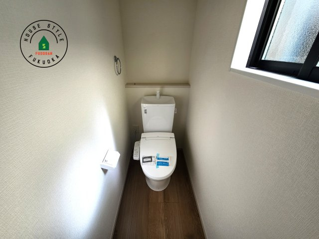 福岡市東区奈多1丁目第2-6棟（1号棟）の内観：施工例|温水洗浄便座を完備しております。2ヶ所にトイレがあるのは朝の慌ただしい時間も安心です。