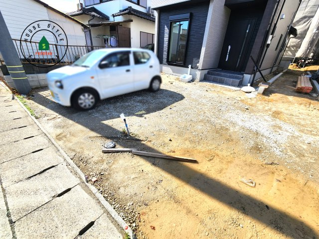 福岡市東区奈多1丁目第2-6棟（1号棟）の駐車場|広々した駐車場になります。3台並列駐車となります。