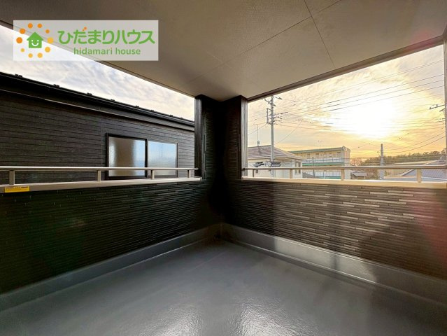 ひたちなか堀口第4　新築戸建　1号棟のバルコニー|バルコニーはあなただけの花火会場。色とりどりの花火が夜空を彩ります。