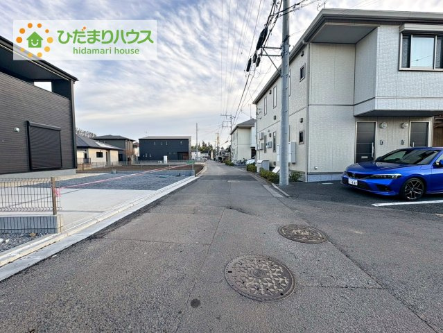 ひたちなか堀口第4　新築戸建　1号棟の前面道路含む現地写真|角地で日当たり良好(^^)/